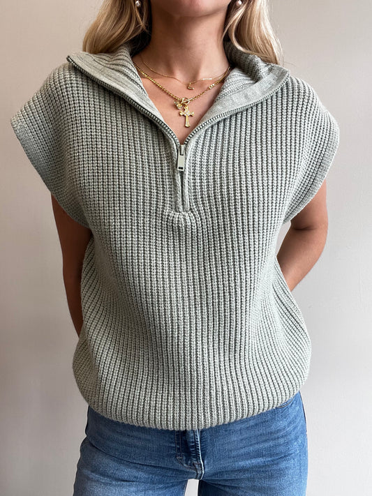 SLEEVELESS 3/4 ZIP SWEATER