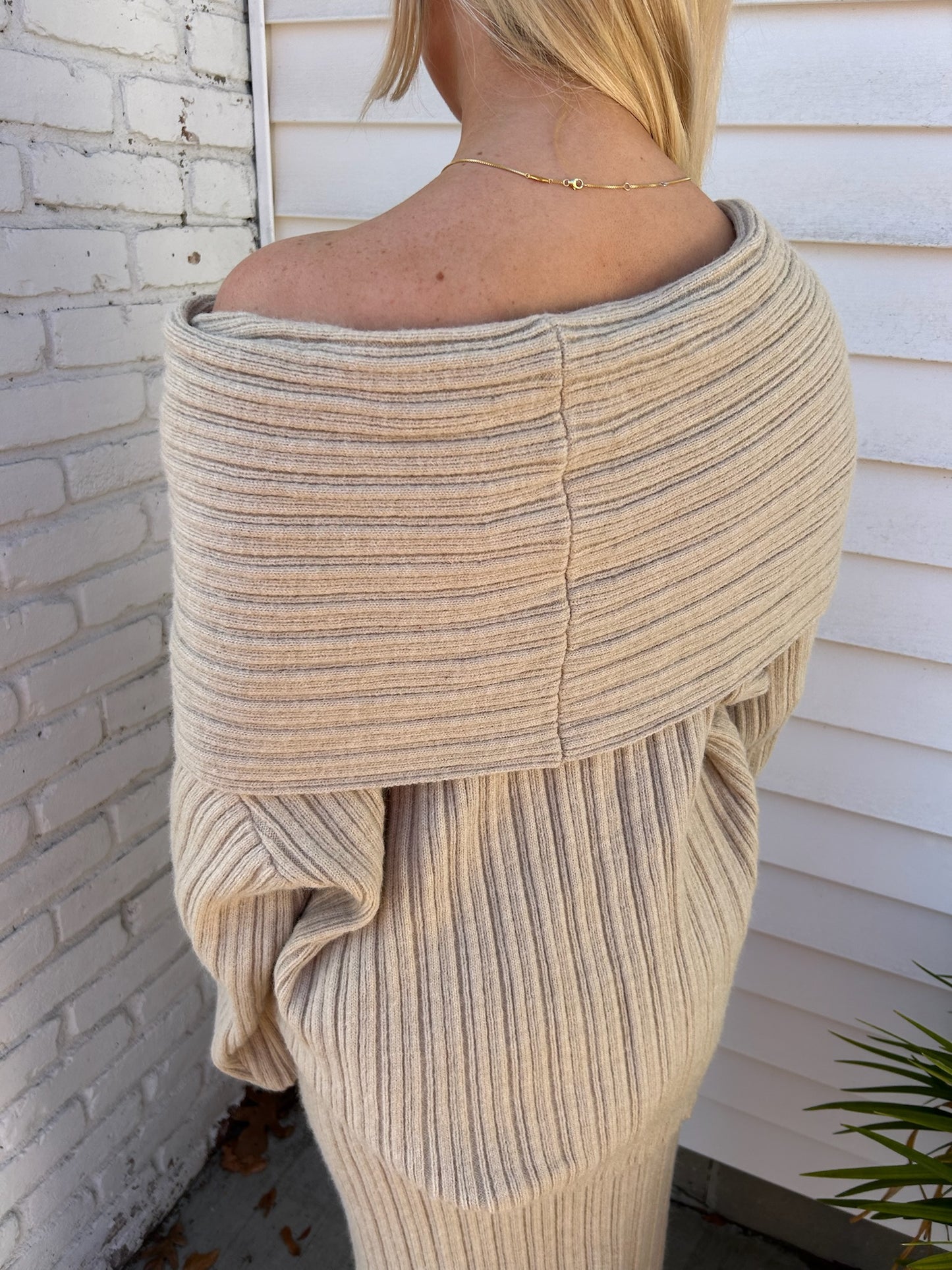 OFF THE SHOULDER OVERSIZED SWEATER