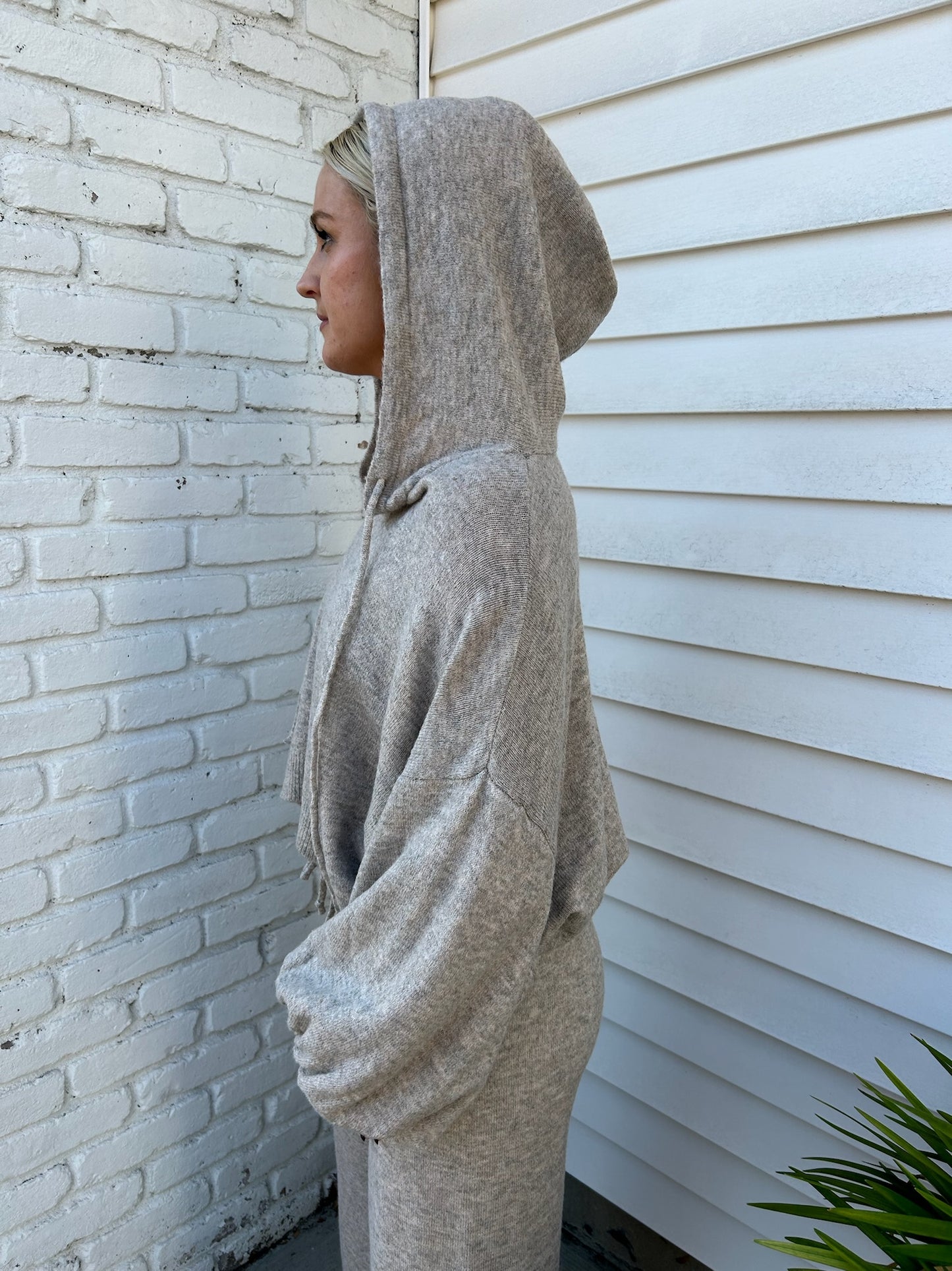 TWO TONED SWEATER HOODIE