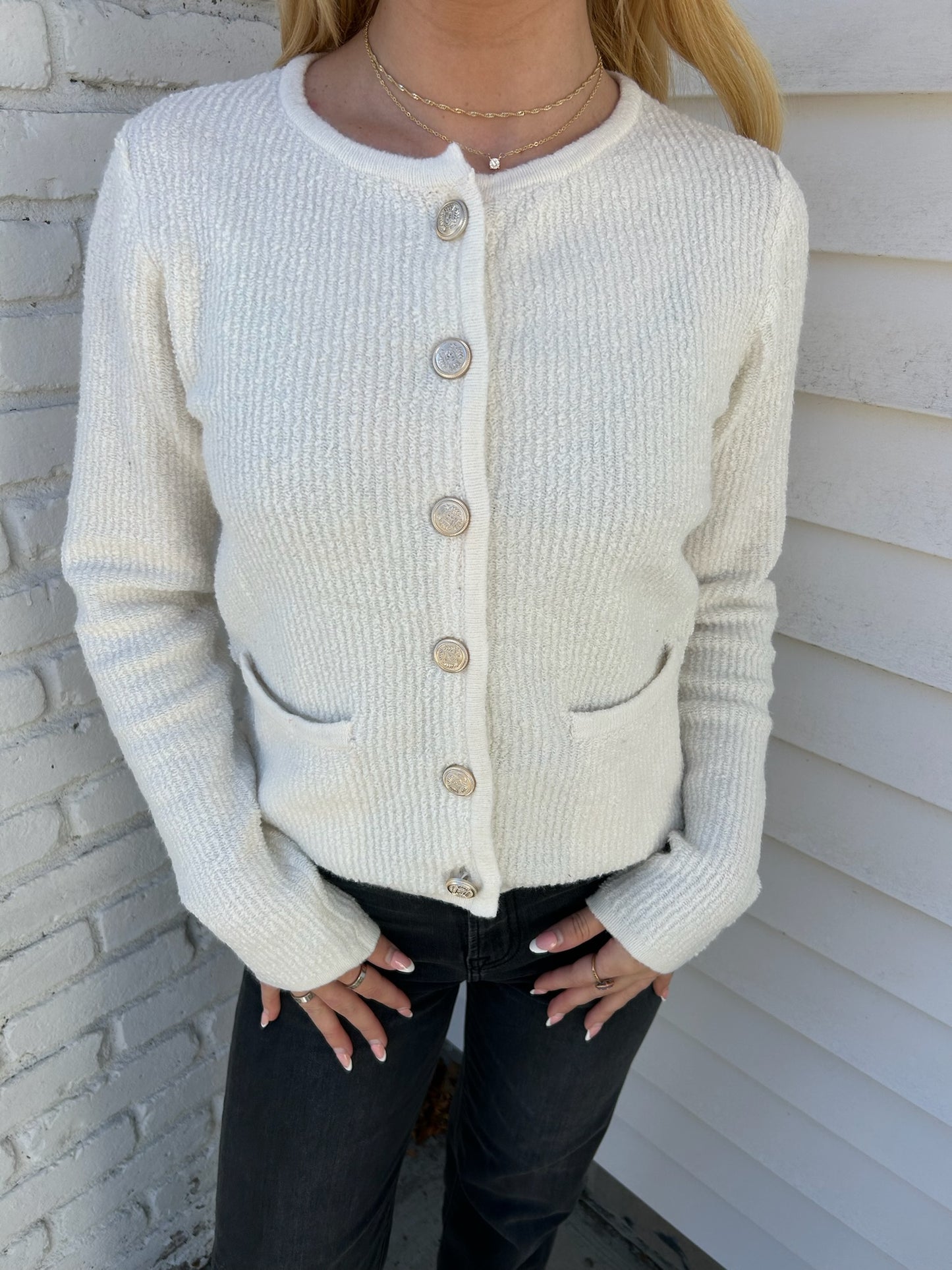 ROUND NECK GOLD BUTTON KNIT CARDIGAN