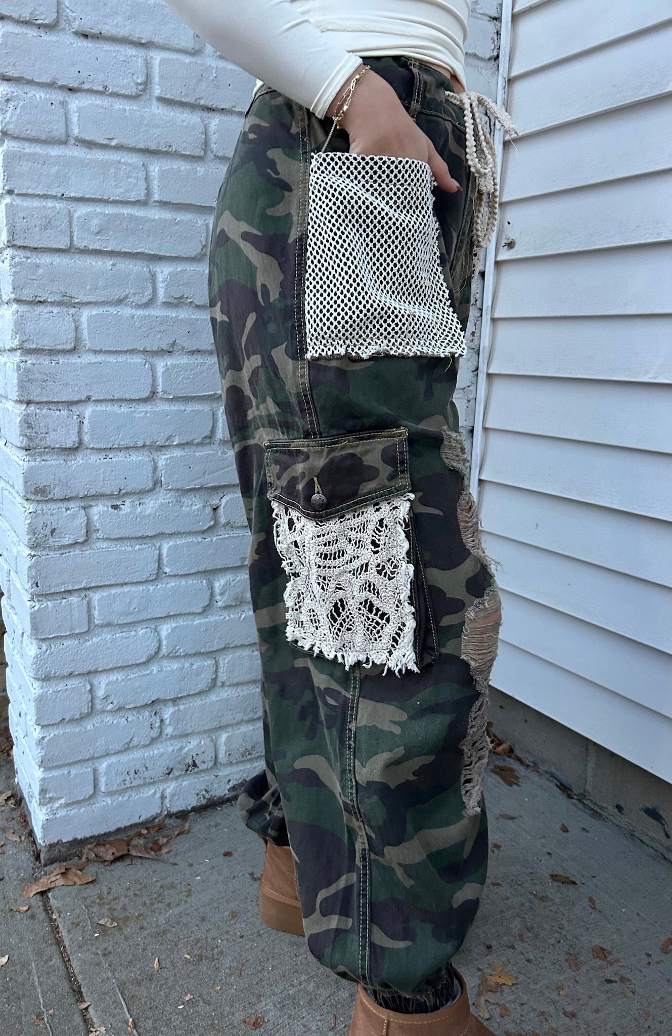 DISTRESSED CAMO JOGGERS