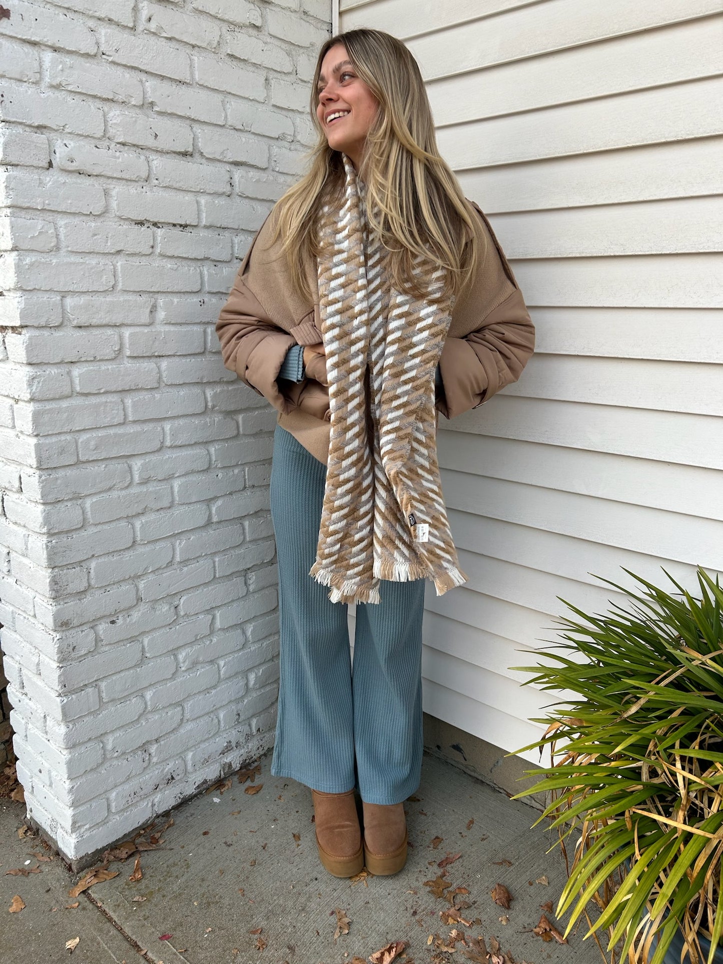 COLD  MORNING HOUNDSTOOTH SCARF